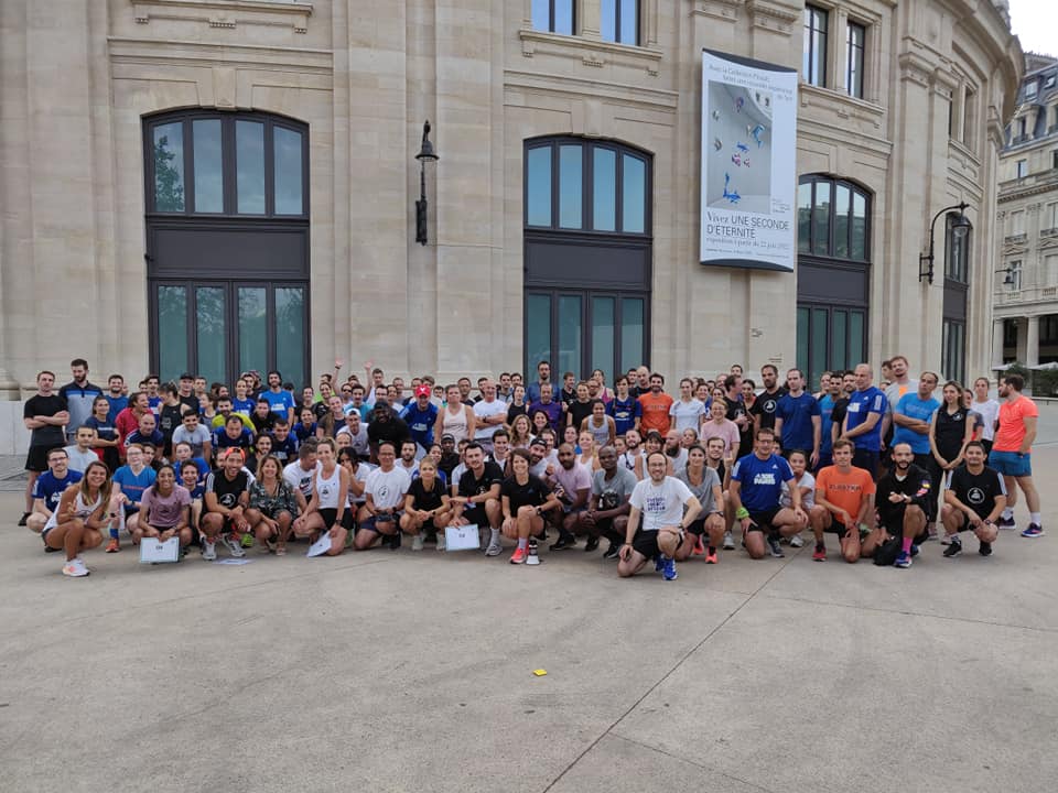 Sortie running hebdomadaire des Adidas Runners Paris, où se retrouvent des membres Weezem